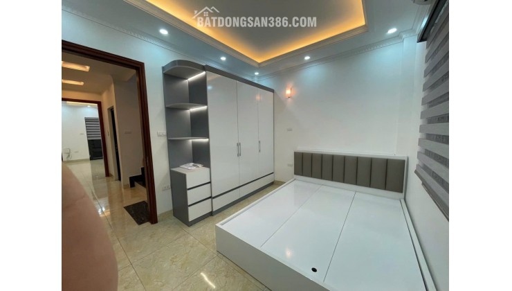 Bán Nhà Hoa Lâm, Việt Hưng Long Biên, 56m2  x 5 tầng, ô tô đỗ cửa, dưới 8,3 tỷ